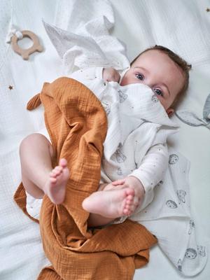 Set van 3 luiers MINI COMPAGNIE van biologisch* katoen 2 bedrukt ecru + 1 effen karam