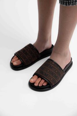 Moschino 77410 Slippers Kids Zwart/Bruin - Maat 39 - Kleur: ZwartBruin | Soccerfanshop Moschino 77410 Slippers Kids Zwart/Bruin - Maat 39 - Kleur: ZwartBruin | Soccerfanshop