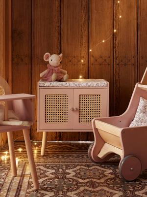 Luiertafel met riet en FSC¨-hout POƒSIE roze