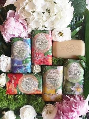 Nesti Dante regina di peonie zeep 250gr. Nesti Dante regina di peonie zeep 250gr.