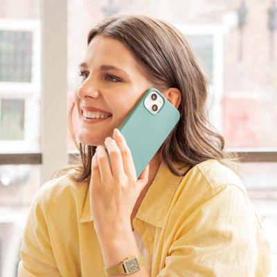 Accezz Liquid Silicone Backcover met MagSafe iPhone 16 Pro Telefoonhoesje Groen