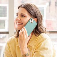 Accezz Liquid Silicone Backcover met MagSafe iPhone 16 Pro Telefoonhoesje Groen - thumbnail