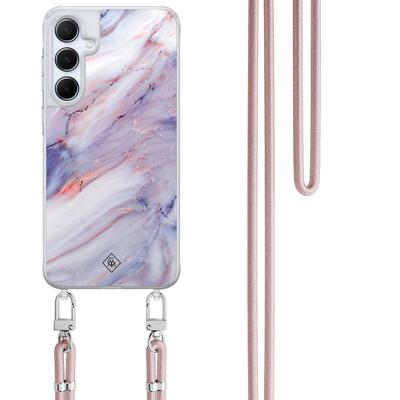 Samsung Galaxy A35 hoesje met rosegoud koord - Marmer paars Samsung Galaxy A35 hoesje met rosegoud koord - Marmer paars