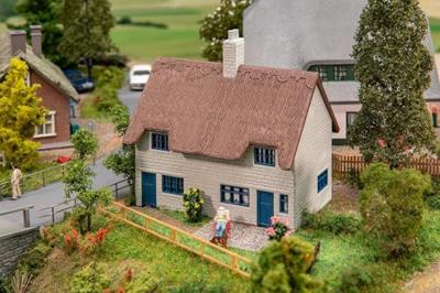 Faller 131322 H0 Woonhuis met rieten dak