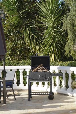 Houtskoolbarbecue met Deksel en Wielen DKD Home Decor Zwart Metaal Staal 140 x 60 x 108 cm (140 x 60 x 108 cm) Houtskoolbarbecue met Deksel en Wielen DKD Home Decor Zwart Metaal Staal 140 x 60 x 108 cm (140 x 60 x 108 cm)