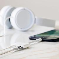Belkin 3,5 mm Audio + Charge Rockstar (iPhone Aux-adapter/iPhone-oplaadadapter), wit - thumbnail