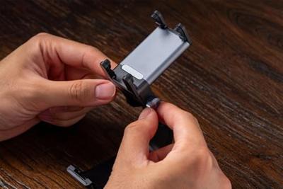 8Bitdo Mobile Gaming Clip for Xbox Wireless Controllers 8Bitdo Mobile Gaming Clip for Xbox Wireless Controllers