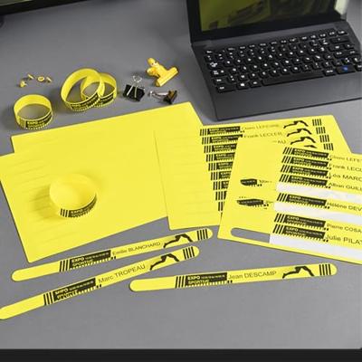 Avery bedrukbare polsbandjes, ft 18 x 265 mm, geel, pak van 50 etiketten Avery bedrukbare polsbandjes, ft 18 x 265 mm, geel, pak van 50 etiketten