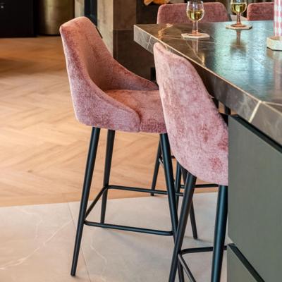 Richmond Barstoel 'Brooke' Chenille, kleur Roze (zithoogte 67cm)