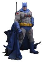 Batman: The Dark Knight Returns Comic Masterpiece Action Figure 1/6 Batman (Battle Damaged Version) 32 cm - thumbnail