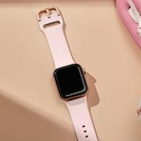 Soft siliconen bandje met gespsluiting - Lichtroze - Geschikt voor Apple Watch 44mm / 45mm / 46mm / 49mm - thumbnail