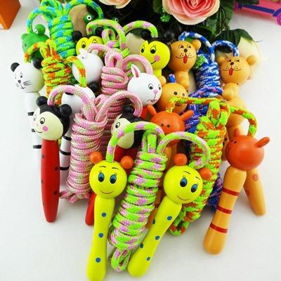 Cartoon mooie skipping touwen buiten spel speelgoed hout omgaan met kinderen sport fitness springen touwen willekeurige stijl levering