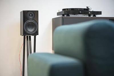 Project: Jukebox E1 + Speaker Box 5 set - High Gloss Black Project: Jukebox E1 + Speaker Box 5 set - High Gloss Black