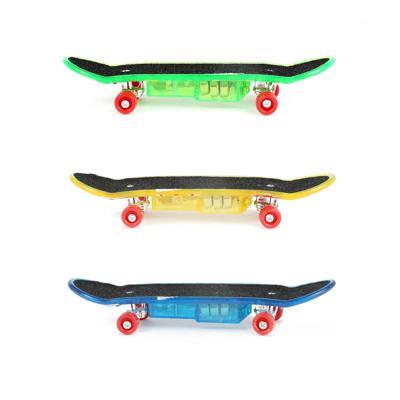 Toi-Toys Vinger skateboard met licht en extra wielen Toi-Toys Vinger skateboard met licht en extra wielen