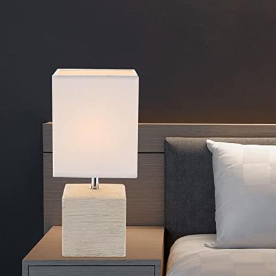 Globo Strakke tafellampGeri crème met witte kap - 21675