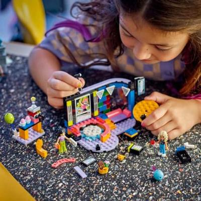 LEGO® FRIENDS 42610 Karaoke muziekfeestje - thumbnail