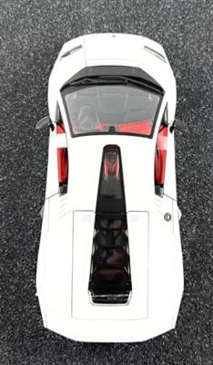 Maisto Lamborghini Countach LPI 800-4 1:18 Auto