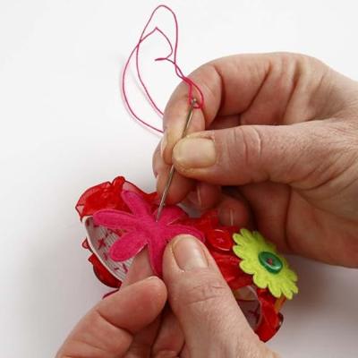 https://www.cchobby.nl/elastiek-b-20-mm-zwart-25-m-1-rol