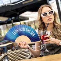 Houten waaier Love Is In The Air - thumbnail