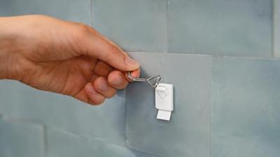 tesa Powerstrips Small Kleefhaak 3 stuks Wit, RVS Inhoud: 3 stuk(s) tesa Powerstrips Small Kleefhaak 3 stuks Wit, RVS Inhoud: 3 stuk(s)