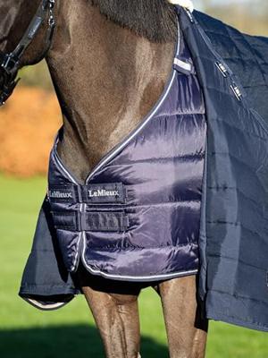 LeMieux Arika Liner 100g donkerblauw maat:148 / 6'6 LeMieux Arika Liner 100g donkerblauw maat:148 / 6'6