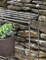 Metalen Plantenrek Voor Buiten - thumbnail