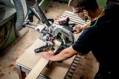 Metabo 614254650 Accu-kapzaag Incl. 2 accus, Incl. lader 254 mm 30 mm