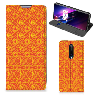 OnePlus 8 | Hoesje met Magneet | Batik Oranje OnePlus 8 | Hoesje met Magneet | Batik Oranje