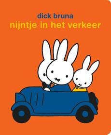 Dick Bruna Nijntje in het verkeer stickerboek