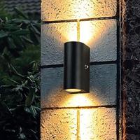 Buitenlamp vierkant &apos;Jake&apos; met lichtsensor 2x gu10 15 cm - thumbnail