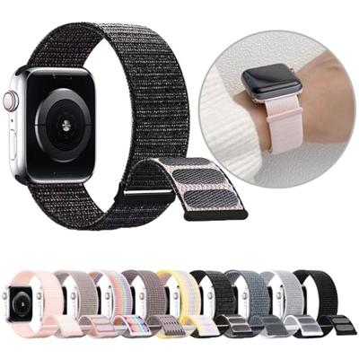 Nylon sport loop band - Wit - Extra sterke klittenbandsluiting - Geschikt voor Apple Watch 38mm / 40mm / 41mm / 42mm Nylon sport loop band - Wit - Extra sterke klittenbandsluiting - Geschikt voor Apple Watch 38mm / 40mm / 41mm / 42mm