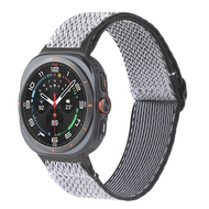 Elastische solo loop nylon bandje - Wit met zwart - Samsung Galaxy Watch 8 Classic - 46mm - thumbnail