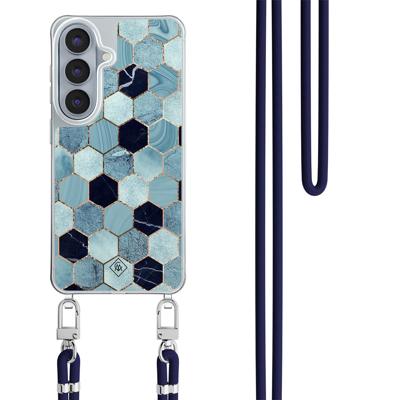 Samsung Galaxy S26 hoesje met donkerblauw koord - Blue cubes Samsung Galaxy S26 hoesje met donkerblauw koord - Blue cubes