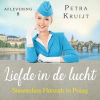 Stewardess Hannah in Praag - thumbnail