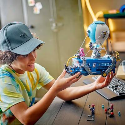 LEGO Fortnite Battle Bus 77073