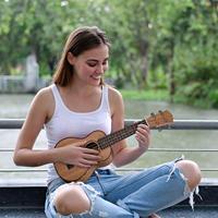 Cascha HH 2036 Premium Mahogany concert ukelele set (4-talig) - thumbnail