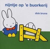 Nijntje op 'e buorkerij (Hardback) - thumbnail