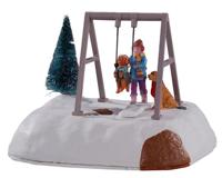 Lemax puppy gets a swing ride bewegend kerstdorp tafereel Harvest Crossing 2021 - thumbnail