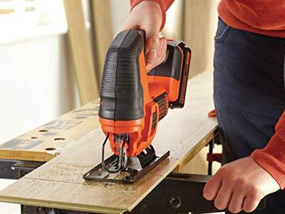 BLACK+DECKER BDCJS18E1 18V 2.5Ah Pendeldecoupeerzaag | 1x 18V 2.5Ah accu + 1A Lader | 1x Zaagblad - BDCJS18E1-QW