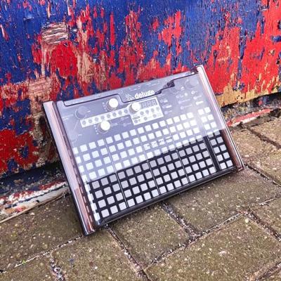 Decksaver Synthstrom Audible Deluge stofkap Decksaver Synthstrom Audible Deluge stofkap