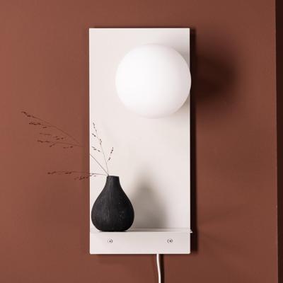 Nohr Wandlamp 'Damara' Met wandplankje, kleur Lichtgrijs Nohr Wandlamp 'Damara' Met wandplankje, kleur Lichtgrijs