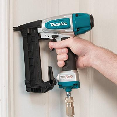 Makita AT638A 8 bar Nietmachine (Narrow Crown) in koffer