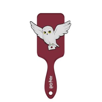 Harry Potter haarborstel met 3D-applicatie Hedwig in siliconen bordeauxrood Harry Potter haarborstel met 3D-applicatie Hedwig in siliconen bordeauxrood
