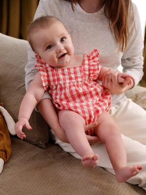 Geruit babyrompertje zonder mouwen framboos Geruit babyrompertje zonder mouwen framboos