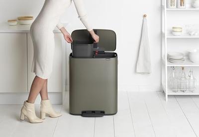 Brabantia Bo Pedaalemmer - 2x30L - 2 kunststof binnenemmers - platinum 211546 Brabantia Bo Pedaalemmer - 2x30L - 2 kunststof binnenemmers - platinum 211546