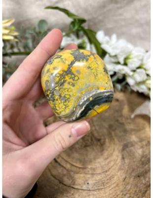 Indonesische Jaspis Bumblebee Half-edelsteen Handgepolijste Sculptuur