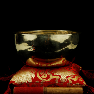 Handgehamerde Klankschaal Shanti Goudkleurig uit Nepal in Brons Handgehamerde Klankschaal Shanti Goudkleurig uit Nepal in Brons