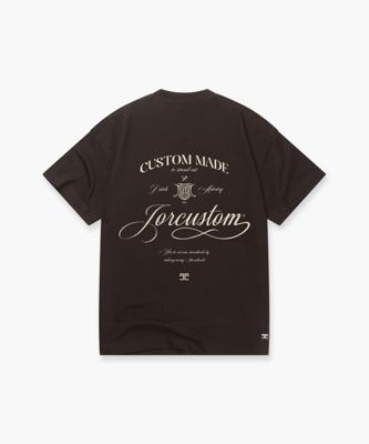 Jorcustom Handscript Loose Fit T-Shirt Heren Bruin - Maat S - Kleur: Bruin | Soccerfanshop Jorcustom Handscript Loose Fit T-Shirt Heren Bruin - Maat S - Kleur: Bruin | Soccerfanshop