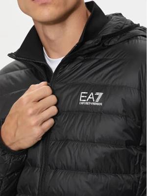 EA7 Emporio Armani 8NPB24 Tussenjas Heren Zwart - Maat M - Kleur: Zwart | Soccerfanshop EA7 Emporio Armani 8NPB24 Tussenjas Heren Zwart - Maat M - Kleur: Zwart | Soccerfanshop