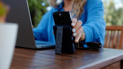 Xtorm uel Series 5 Power Pack wireless magnetic 10000 mAh Powerbank Zwart